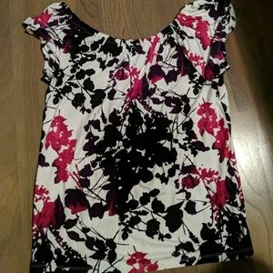 Cite off the shoulder shirt